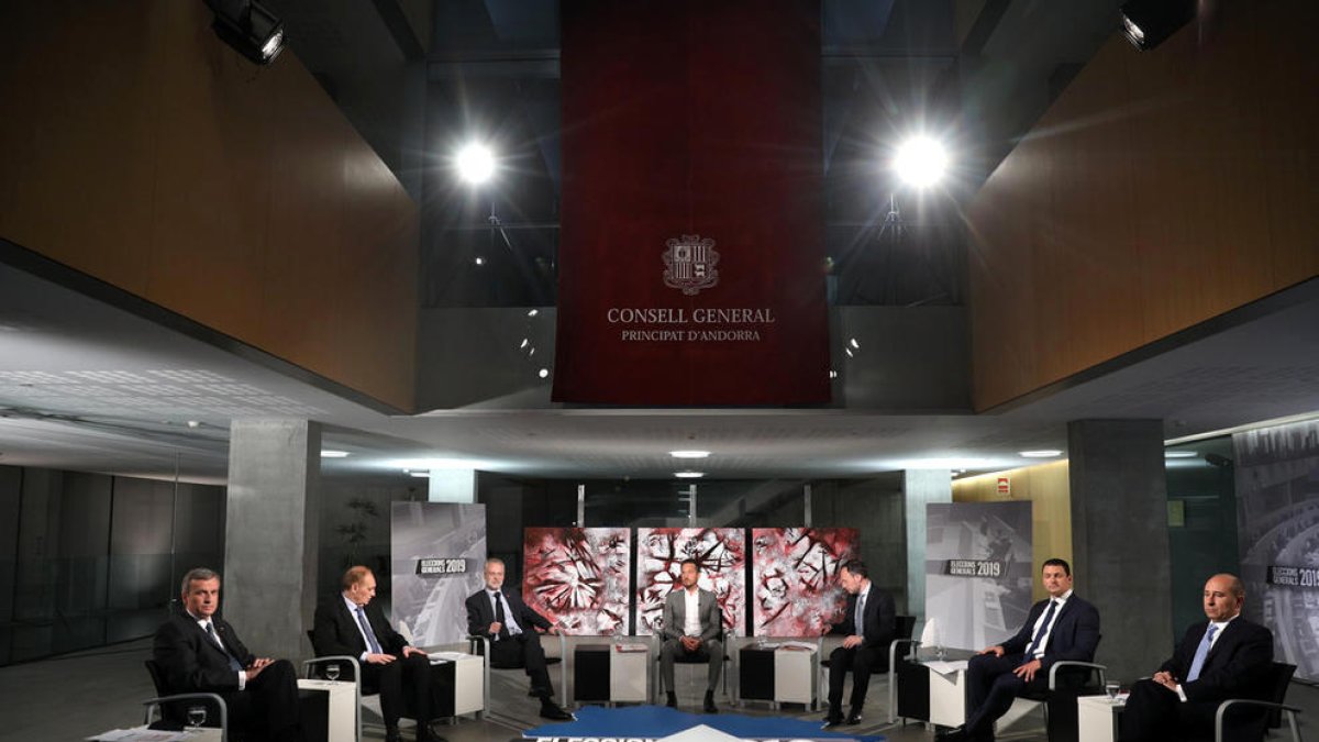 La majoria rebutja limitar els debats electorals a RTVA