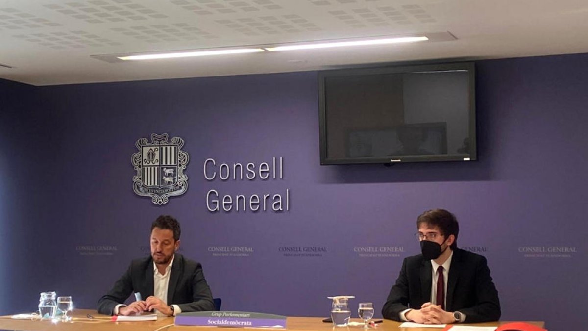 El PS acusa el Govern d'afavorir els 'lobbies'
