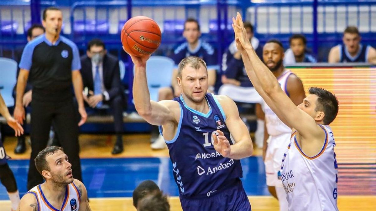 Triomf de mèrit del MoraBanc a Montenegro Parakhouski