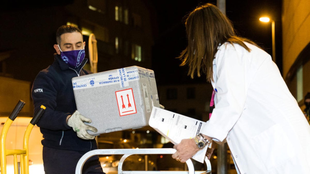 Govern rebat les crítiques espanyoles per les  vacunes