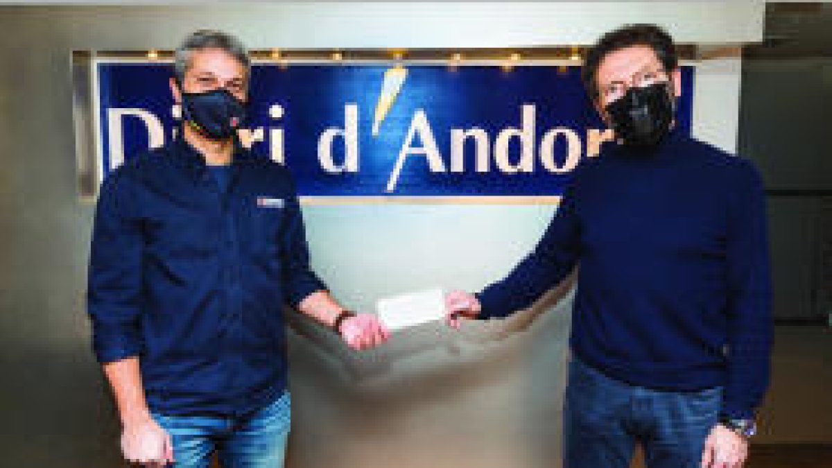 Donatiu del diari d'andorra a Creu Roja Andorrana