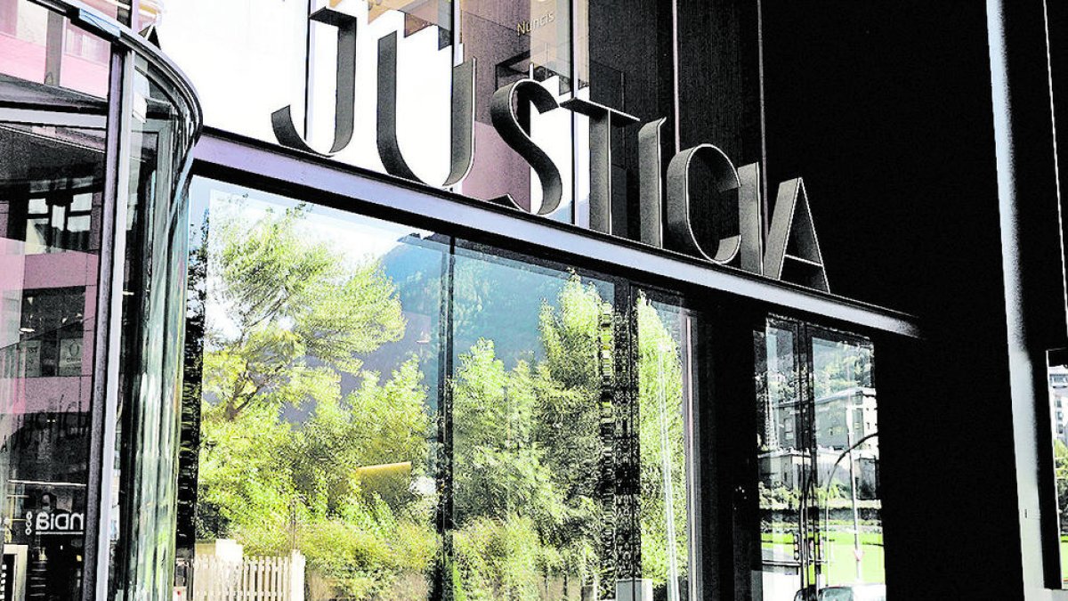 Absolt l'home acusat de violar quatre cops una treballadora