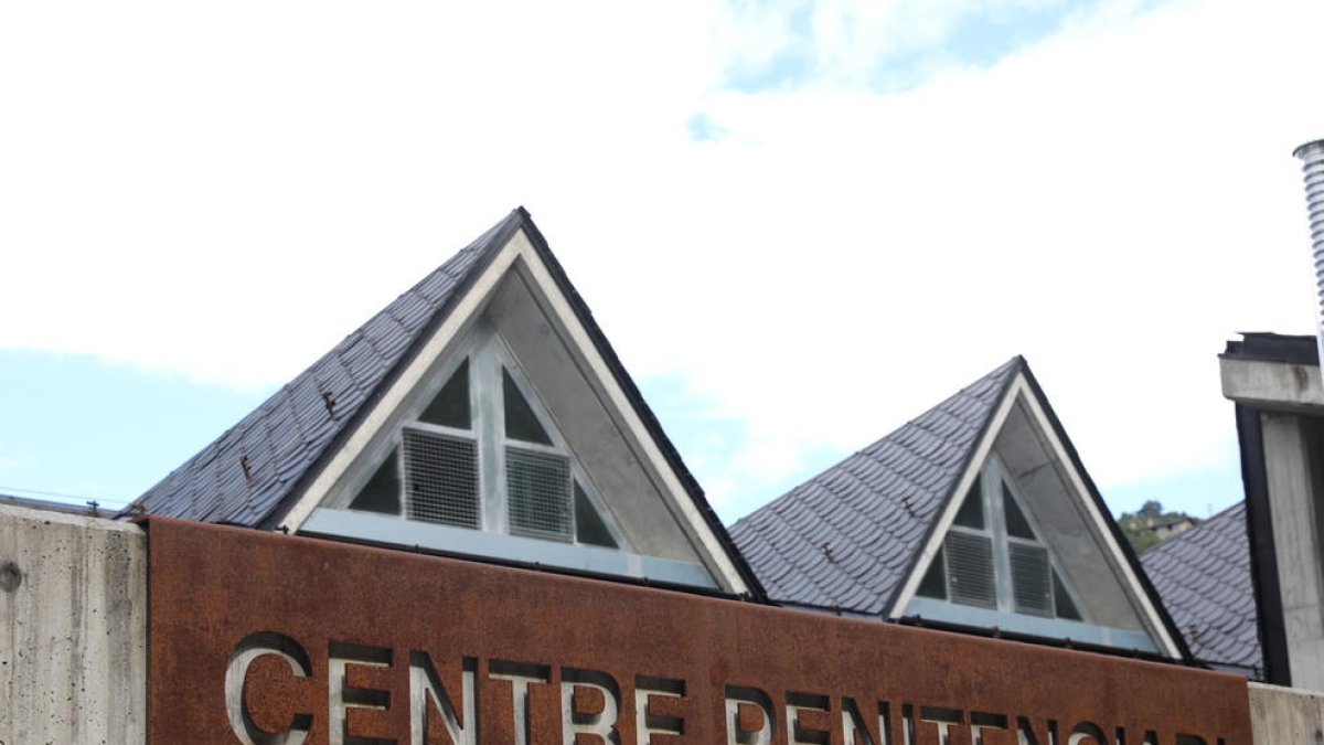 Vacunació conjunta de presos i penitenciaris