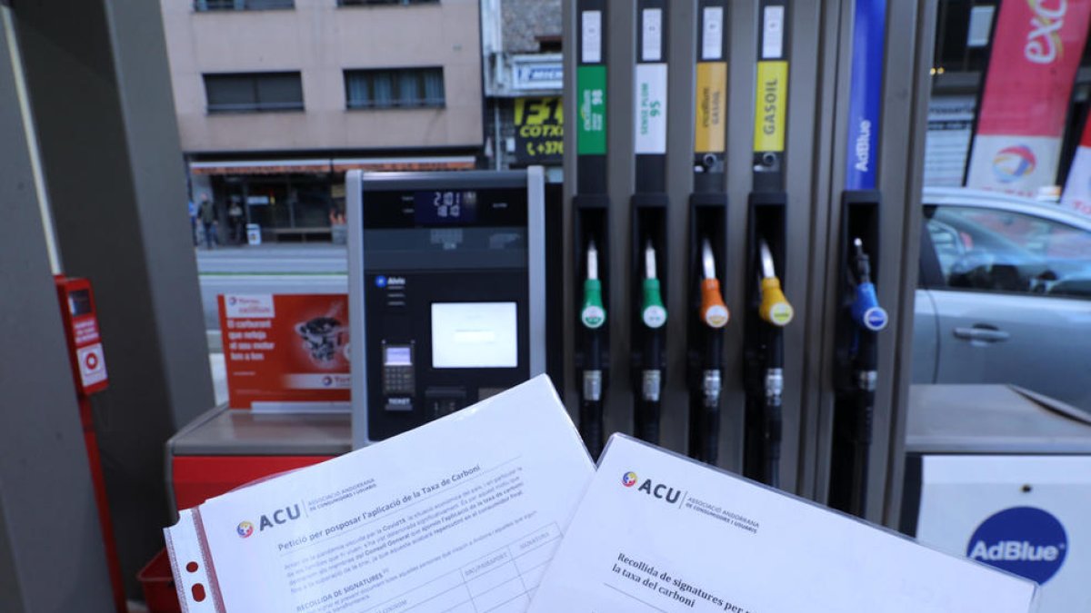 El sector diu que per llei ha de repercutir la taxa al client