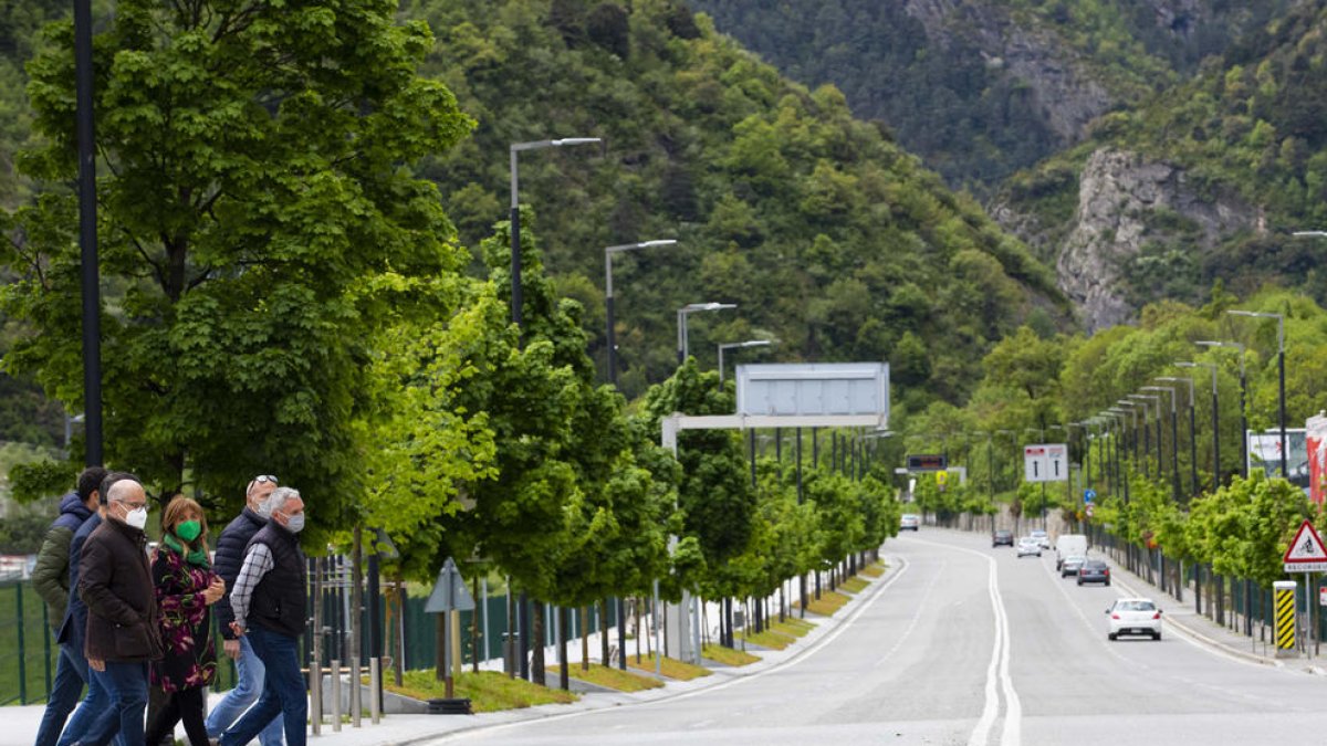 La cònsol major, Conxita Marsol, i el cònsol menor, David Astrié, a la recta de la Margineda
