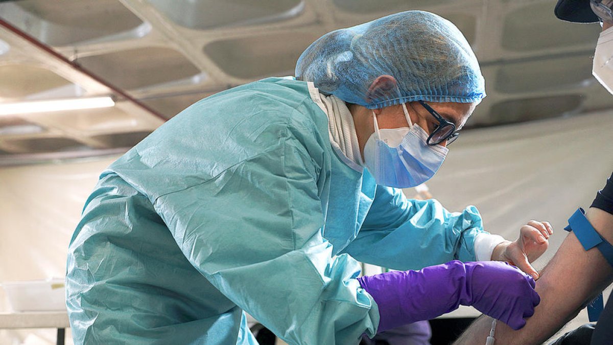 La pandèmia supera els 135 milions de contagis al món