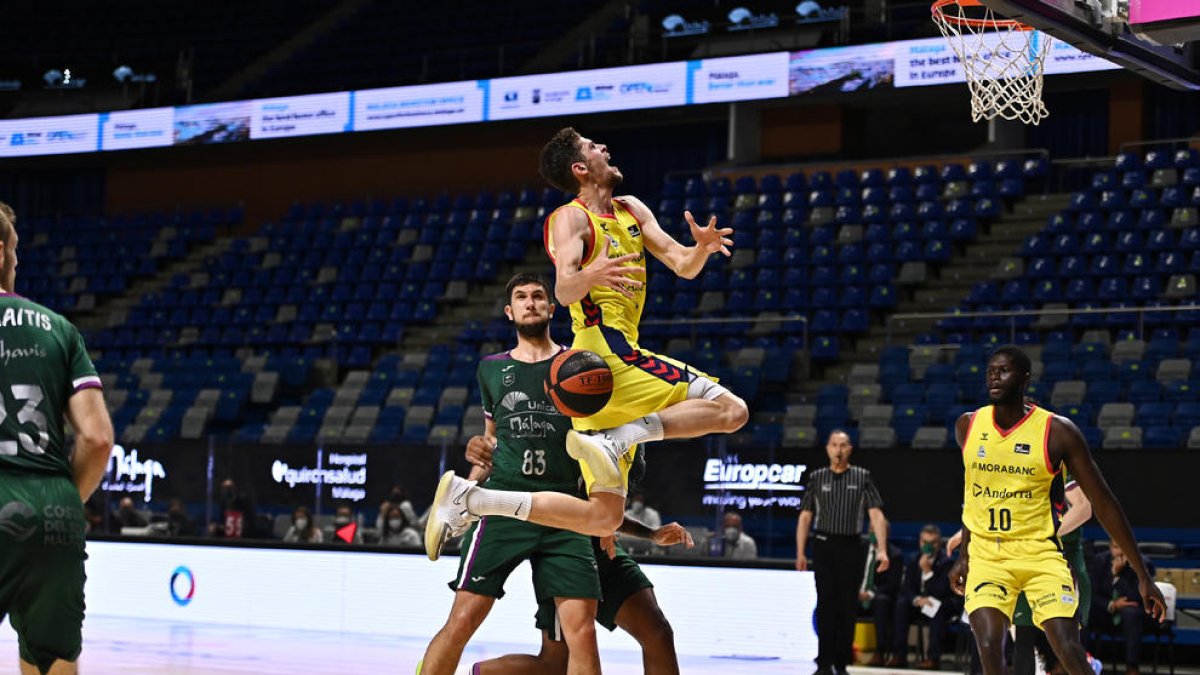 Una de les jugades d'atac del MoraBanc a Mâlaga