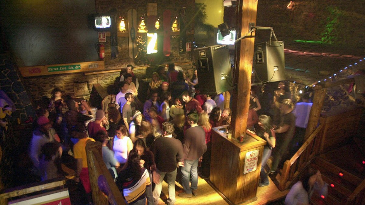 L'oci nocturn augura tancament de locals