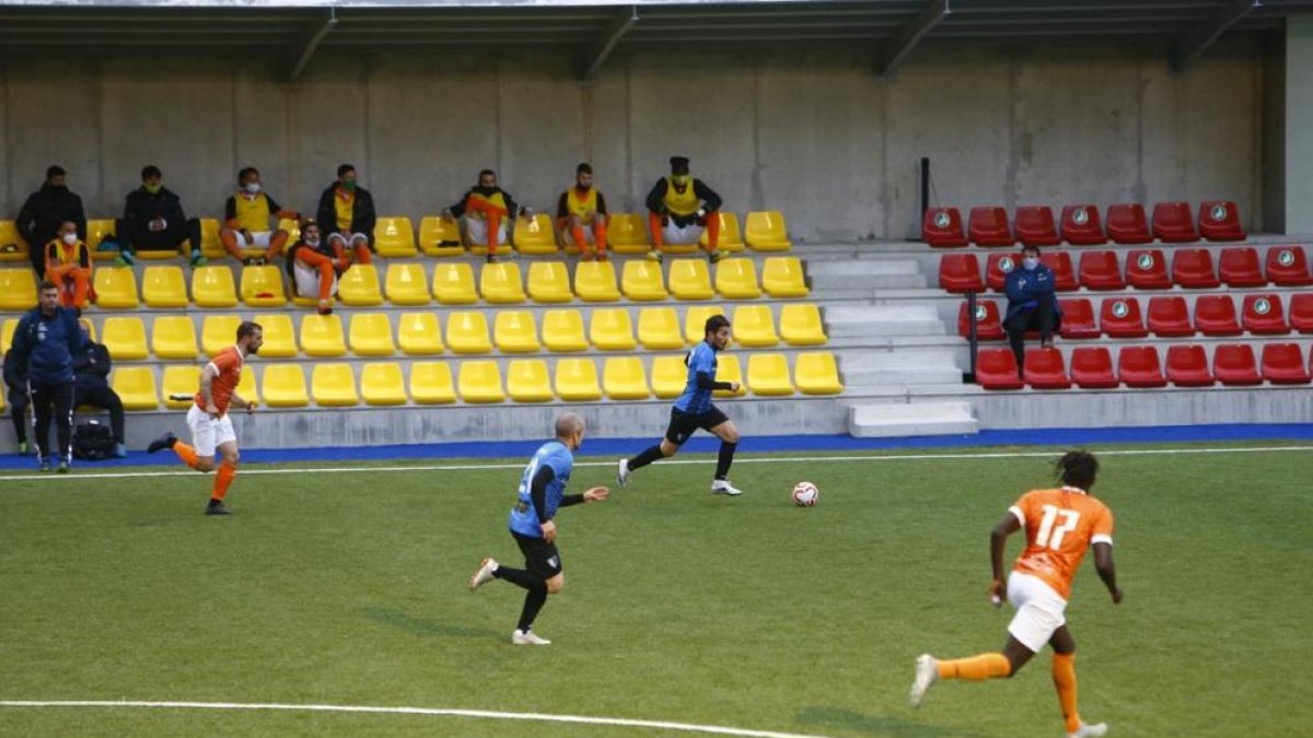 Un moment del partit del Sant Julià on es va produir l'intent d'agressió