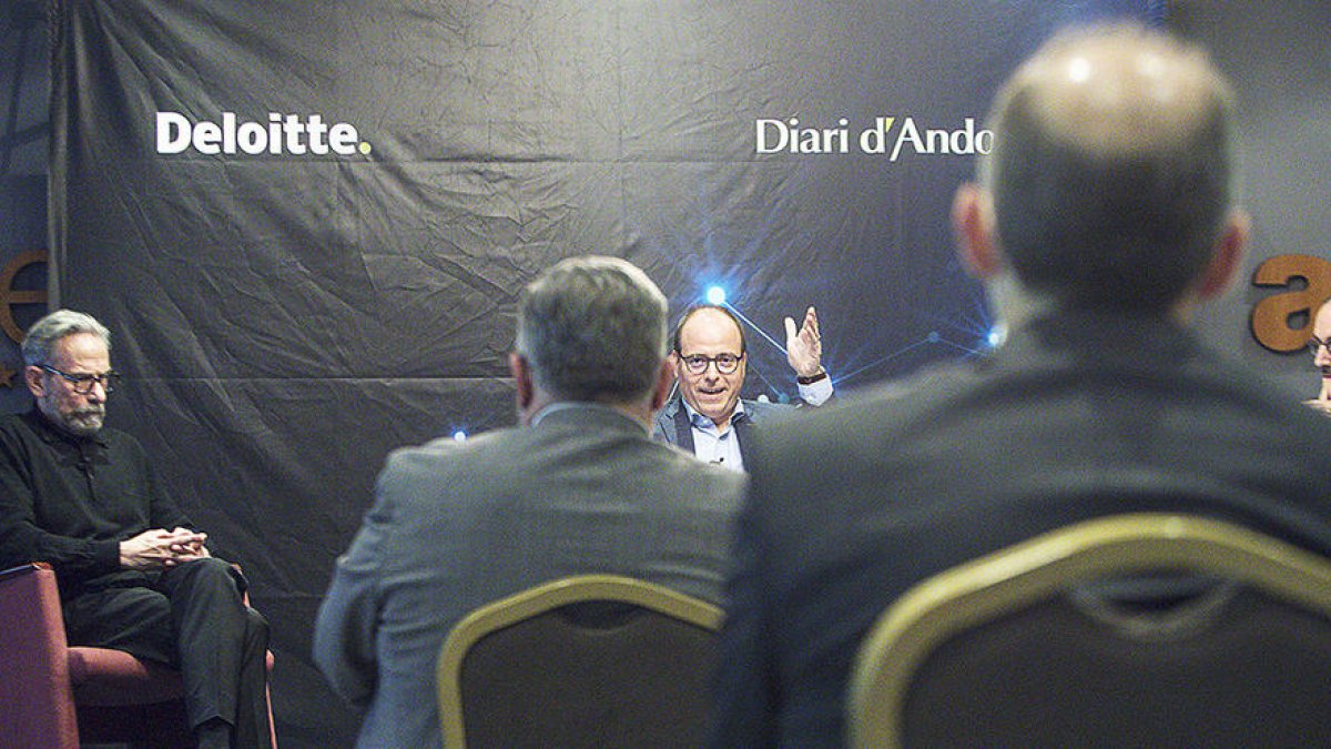 Tres anys i una generació