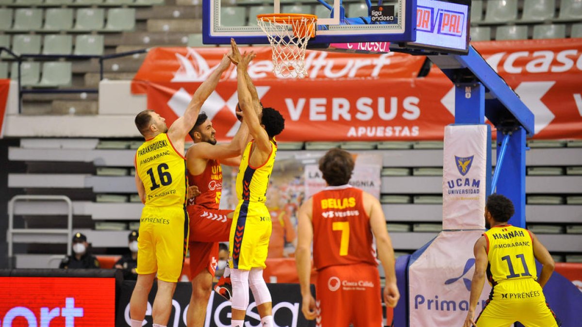 El MoraBanc s'imposa a l'UCAM 76-79 i entra en zona de play-off