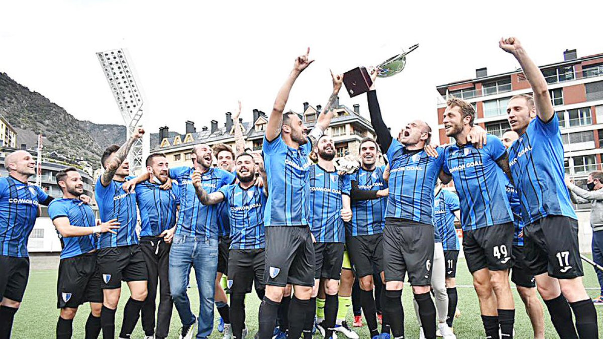 L'Inter guanya la lliga amb una golejada (4-0)