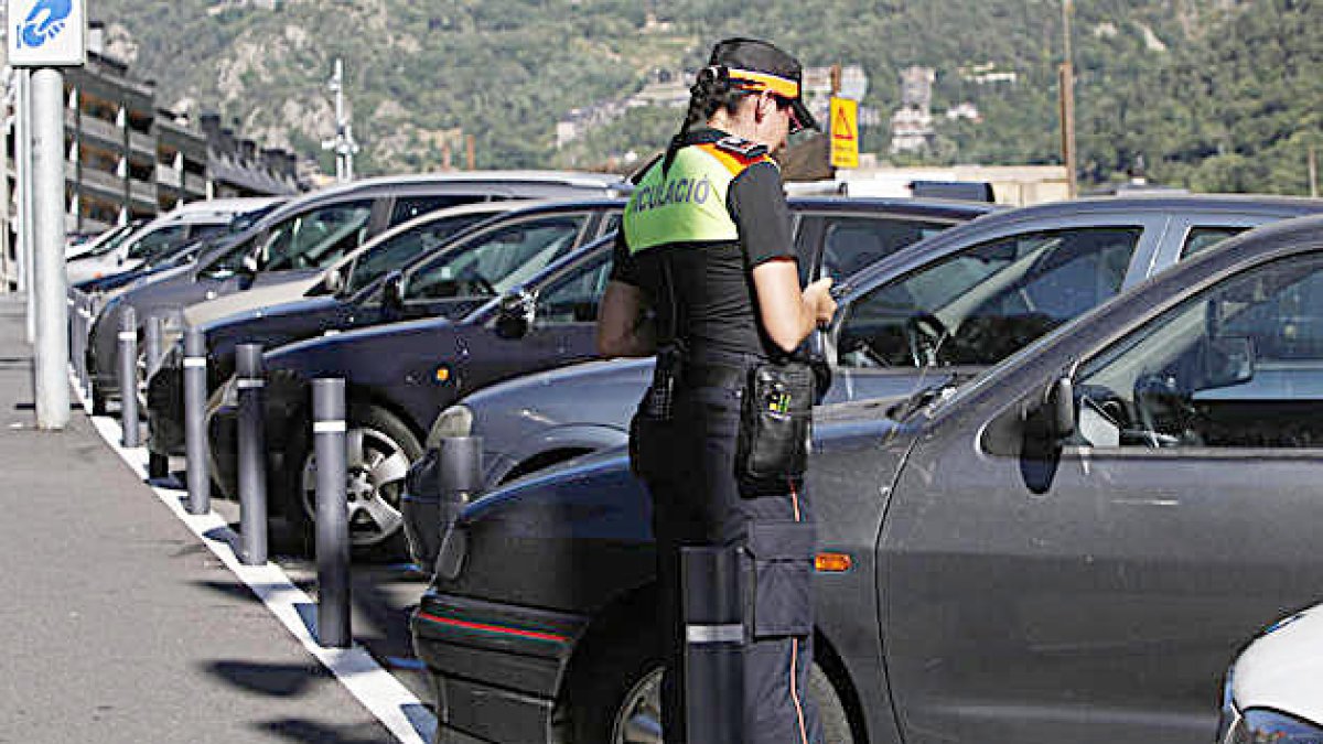 El control de les zones blaves podrà passar a mans d'empreses privades