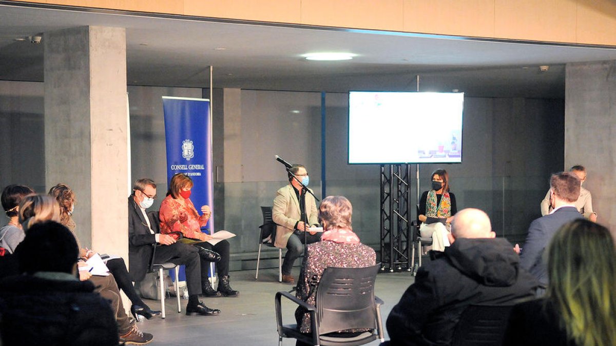 Clam a favor de l'escola presencial