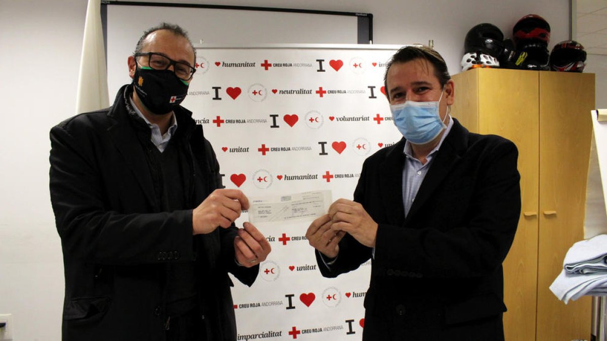 Armor lliura 6.000 euros a la Creu Roja Andorrana