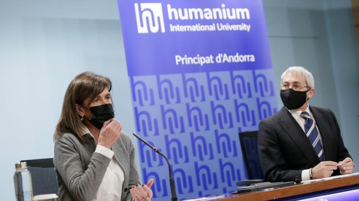 Ester Vilarrubla i Eugenio Martín han presentat la nova universitat
