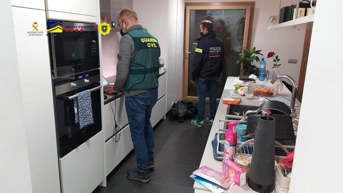 La policia intervé 8 cotxes i 70.000 euros en l'