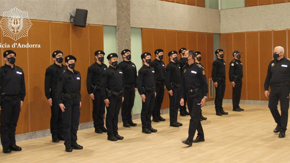 Els nous agents de policia inicien la formació