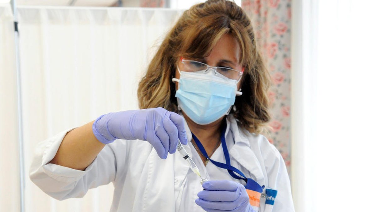 L'optimització dels flascons permet arrencar la segona fase de vacunació