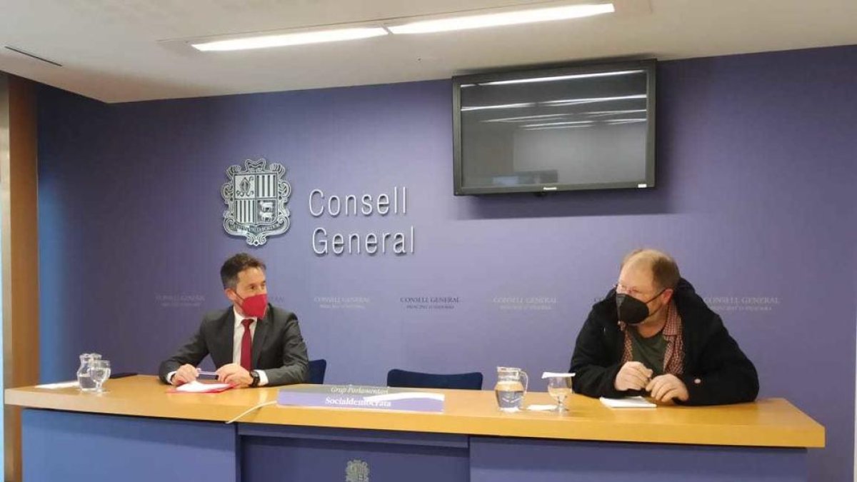 El PS denuncia la mala gestió del Govern per l'arribada de turistes catalans