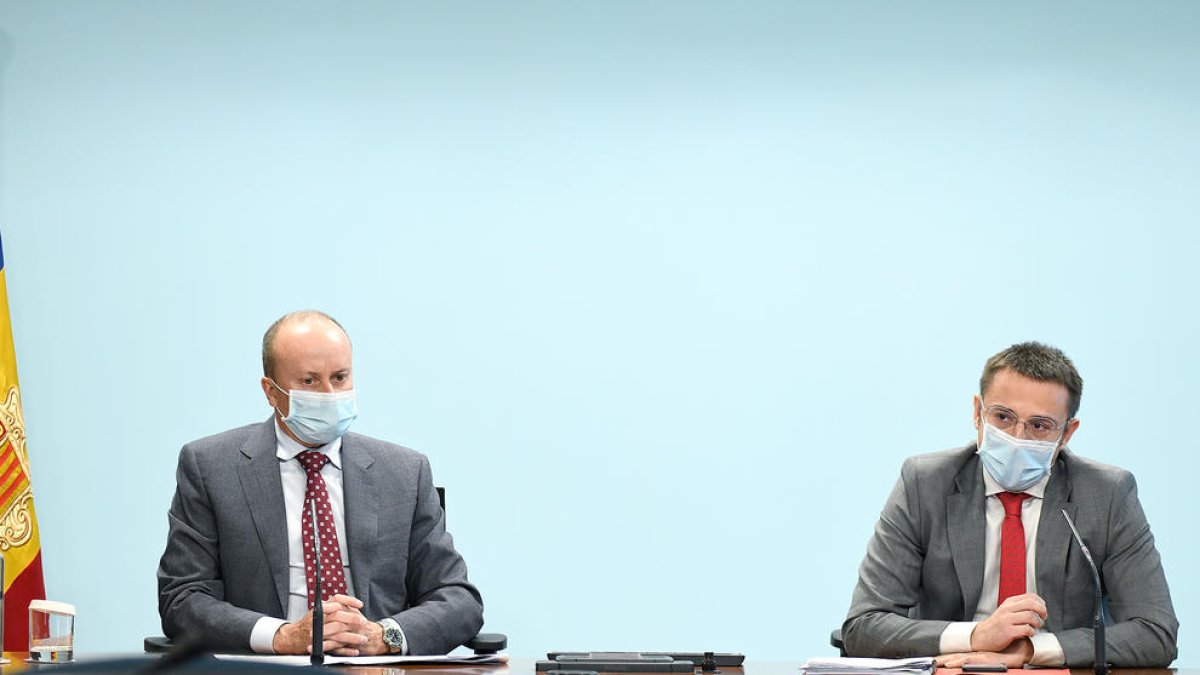 El ministre Josep Maria Rossell i el secretari d'Estat, Joan León