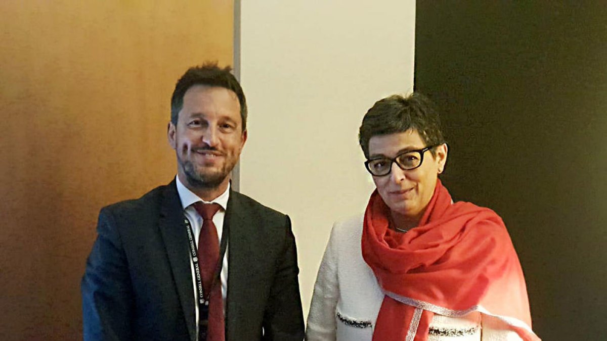 Pere López es reuneix amb Arancha González Laya