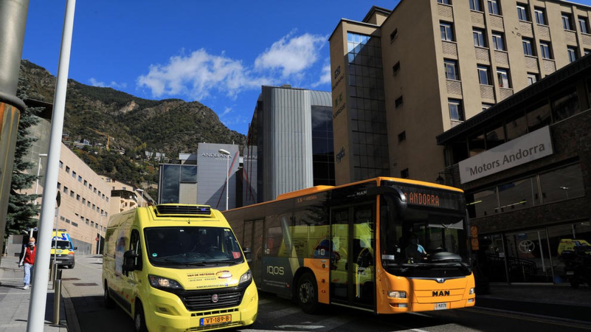 Escaldes posarà en marxa al juny un bus urbà a demanda