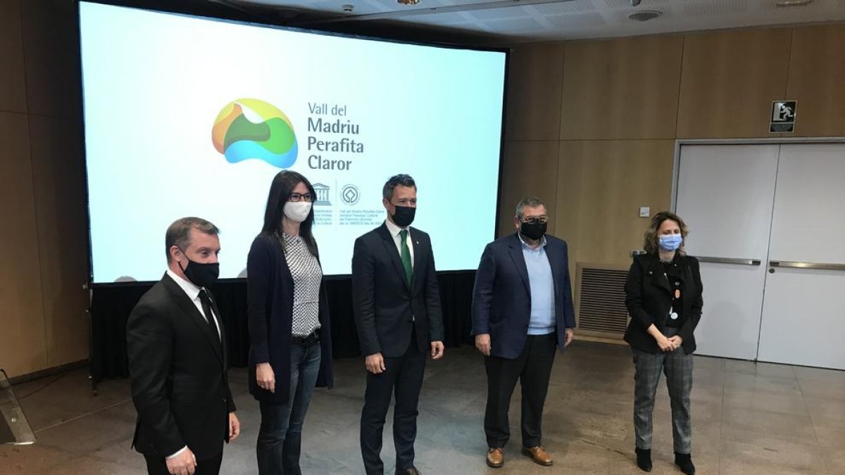 Josep Majoral, Susanna Simon, David Astrié, Jean-Michel Rascagneres i Rosa Gili, a la presentació d'aquest migdia