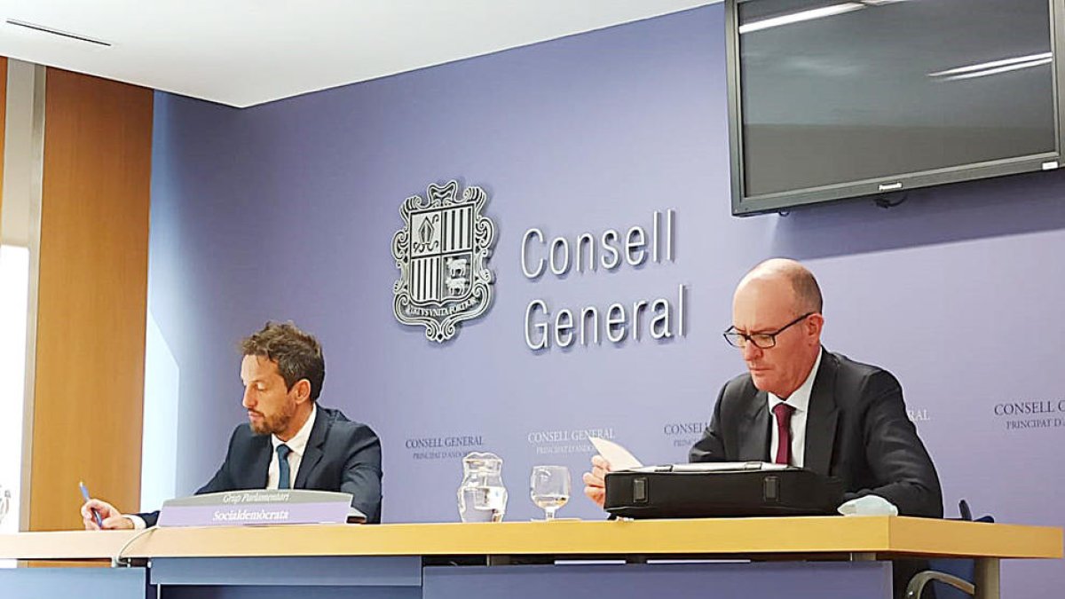 El PS vol escurçar els 240 dies que calen per obrir un negoci