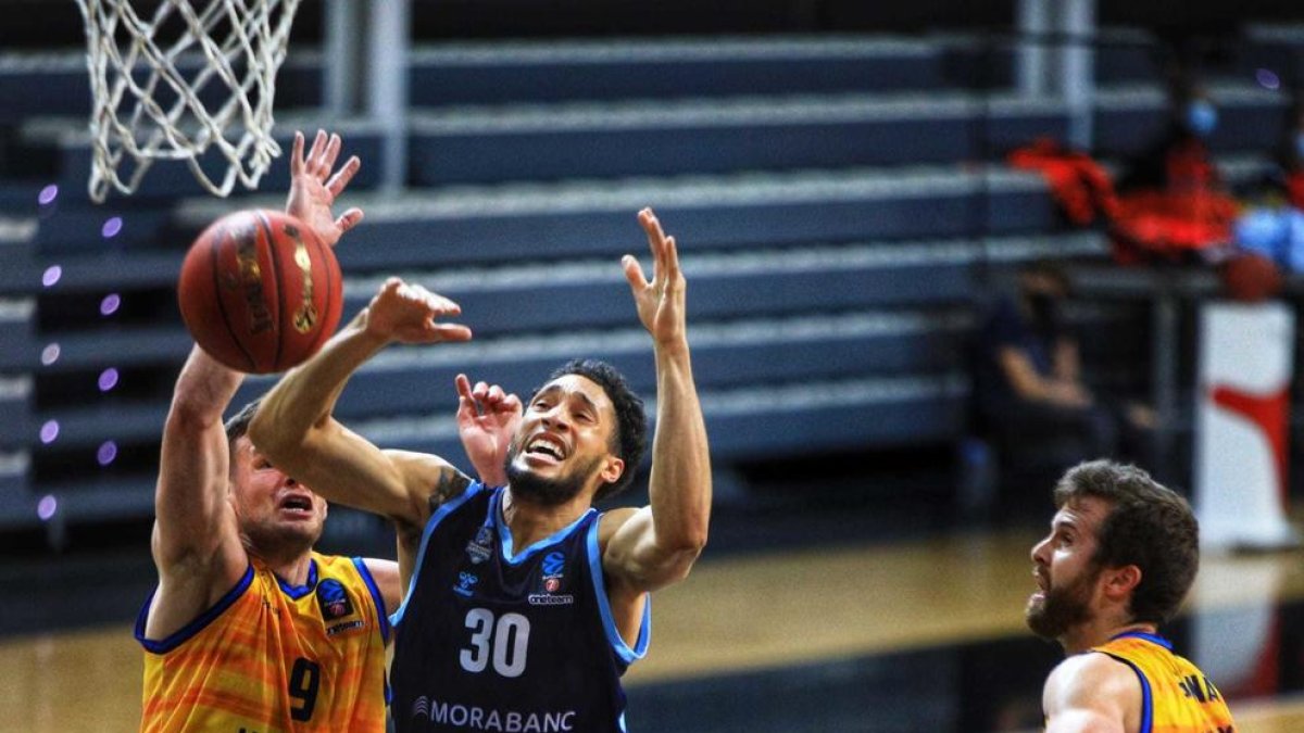 Jeremy Senglin, en un acció del partit d'aquest vespre