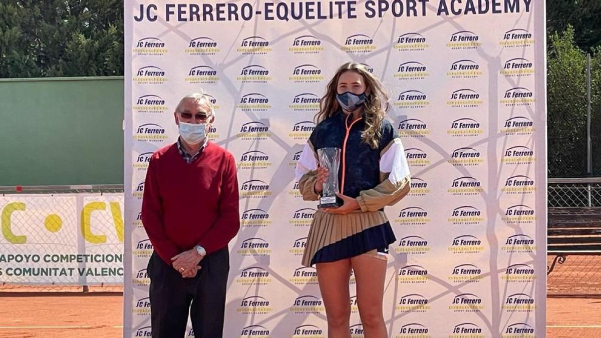 Vicky Jiménez cau a la final del torneig de Villena