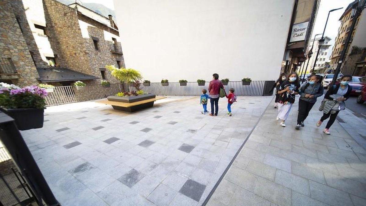 Nova plaça i parc infantil a l'avinguda Príncep Benlloch