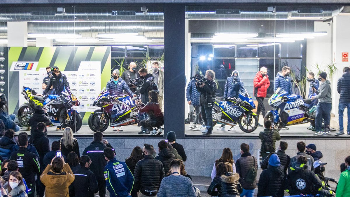 Un instant de la presentació de les motos d'Avintia, aquesta tarda a l'Estela.