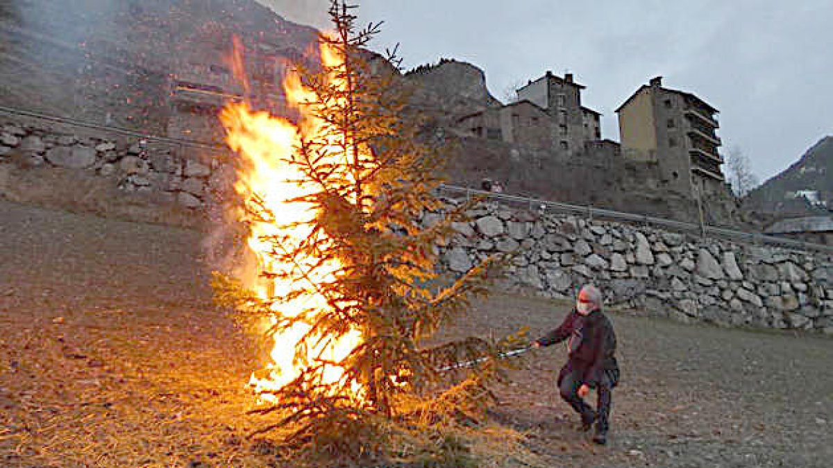 La Crema del Mai i el 'Mata Mua', als set tuits