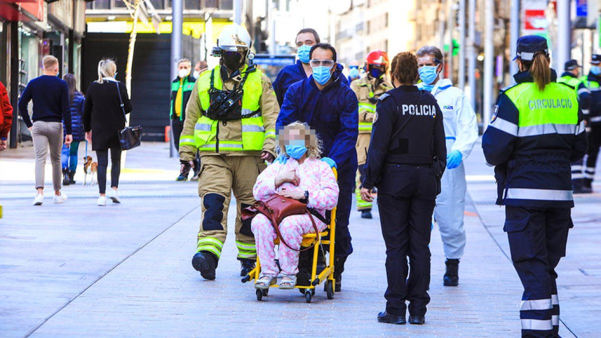 Incendi amb ferits lleus a l'avinguda Carlemany
