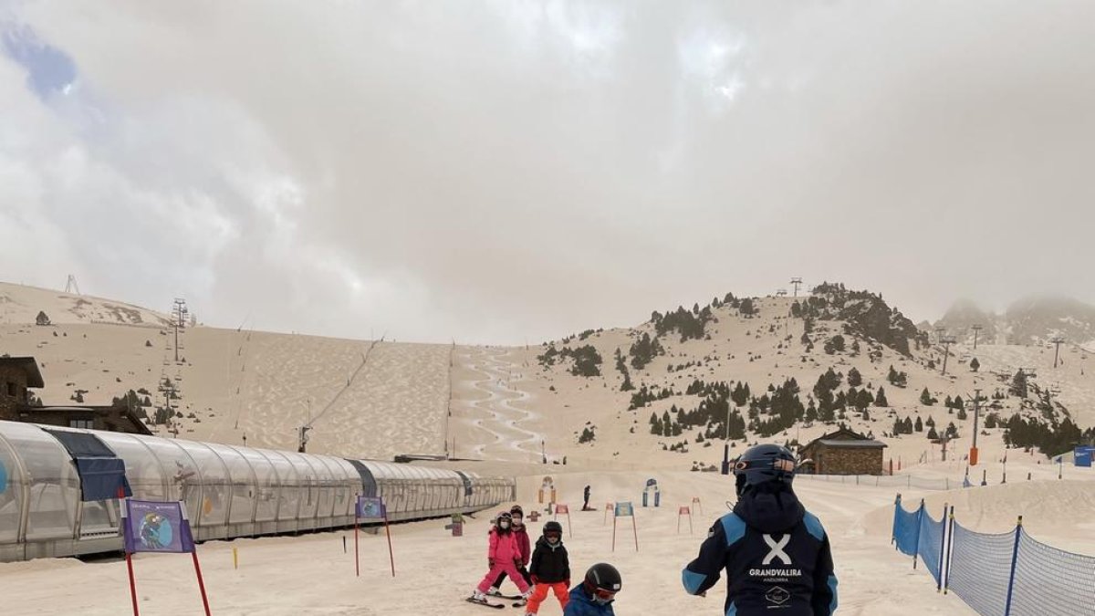 Una trentena de grups participen en el primer cap de setmana de l'escola de neu