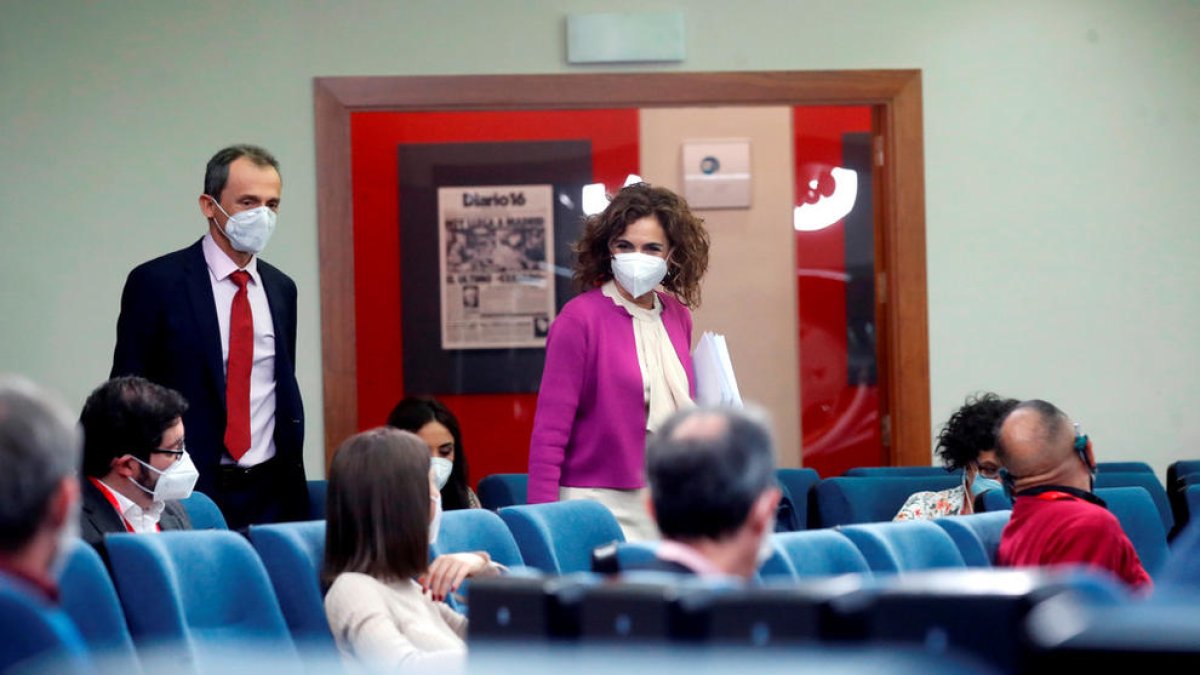 Espanya obliga a portar la mascareta a piscines i platges