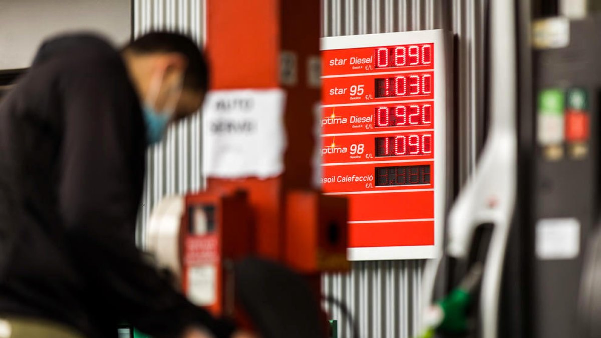 El Govern ingressarà 90 milions en sis anys amb la taxa
del CO2 al carburant