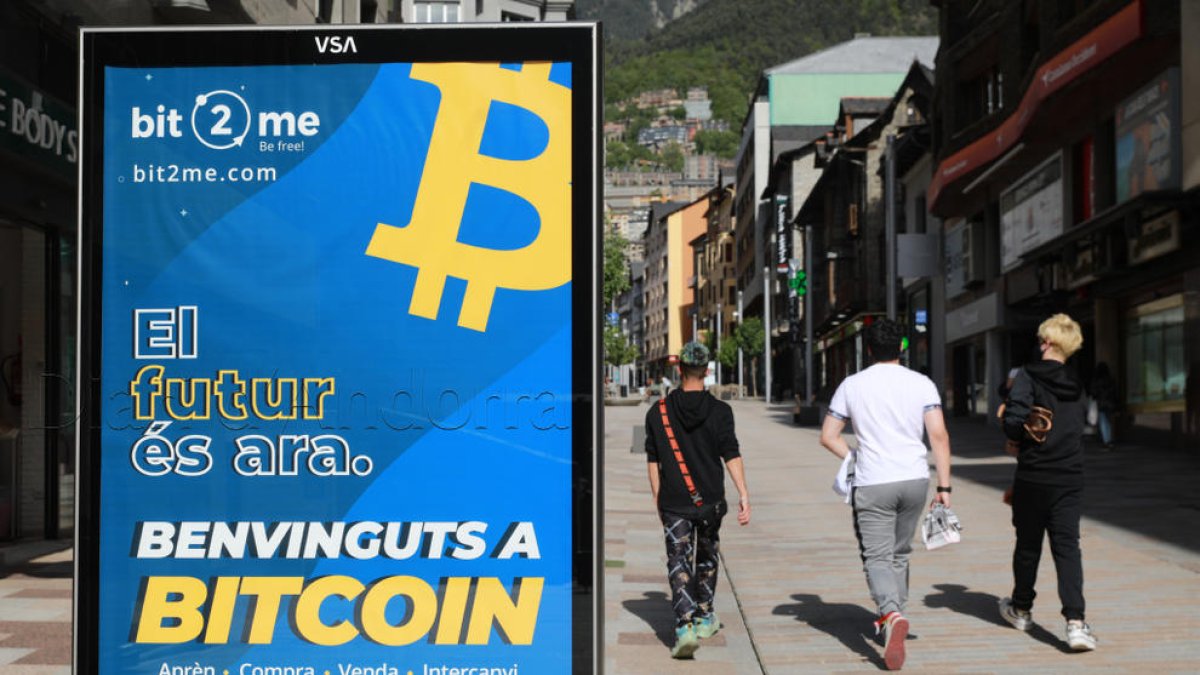 Una de les publicitats desplegades pels carrers del Principat de Bit2Me