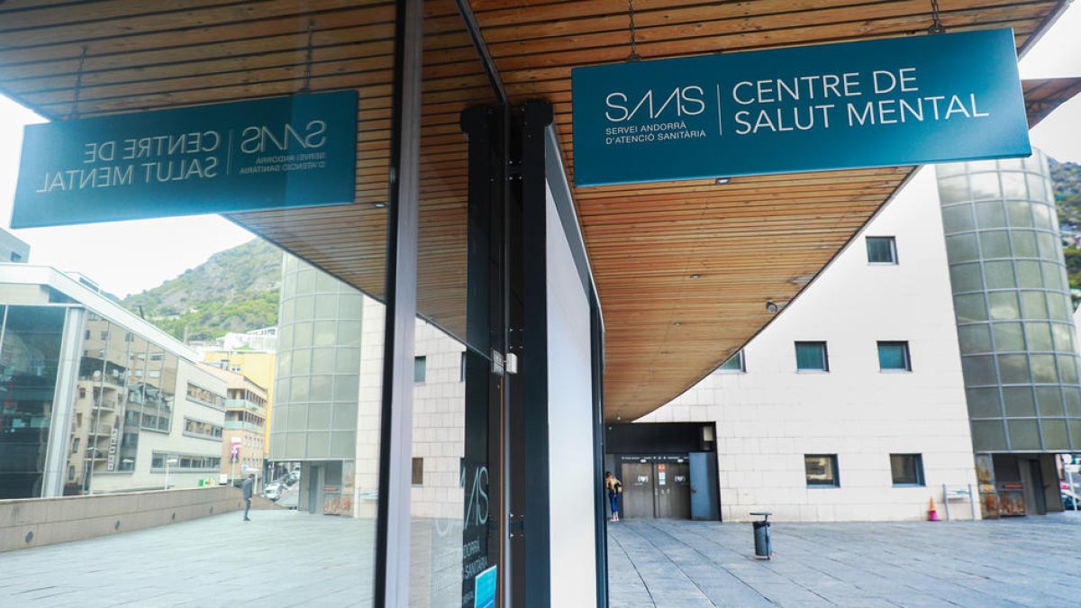 Els psicòlegs cedeixen en el preu de visita per la Covid