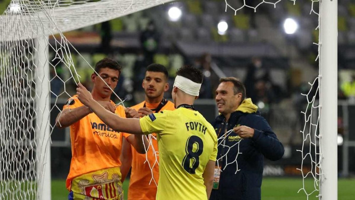Iker Álvarez de Eulate celebra el triomf a la final de l'Europa League amb el Vila-real