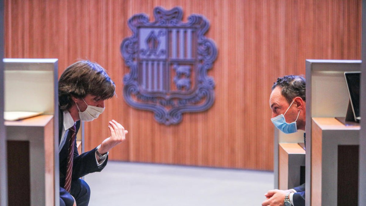 Divisió a DA per la ingerència del Govern