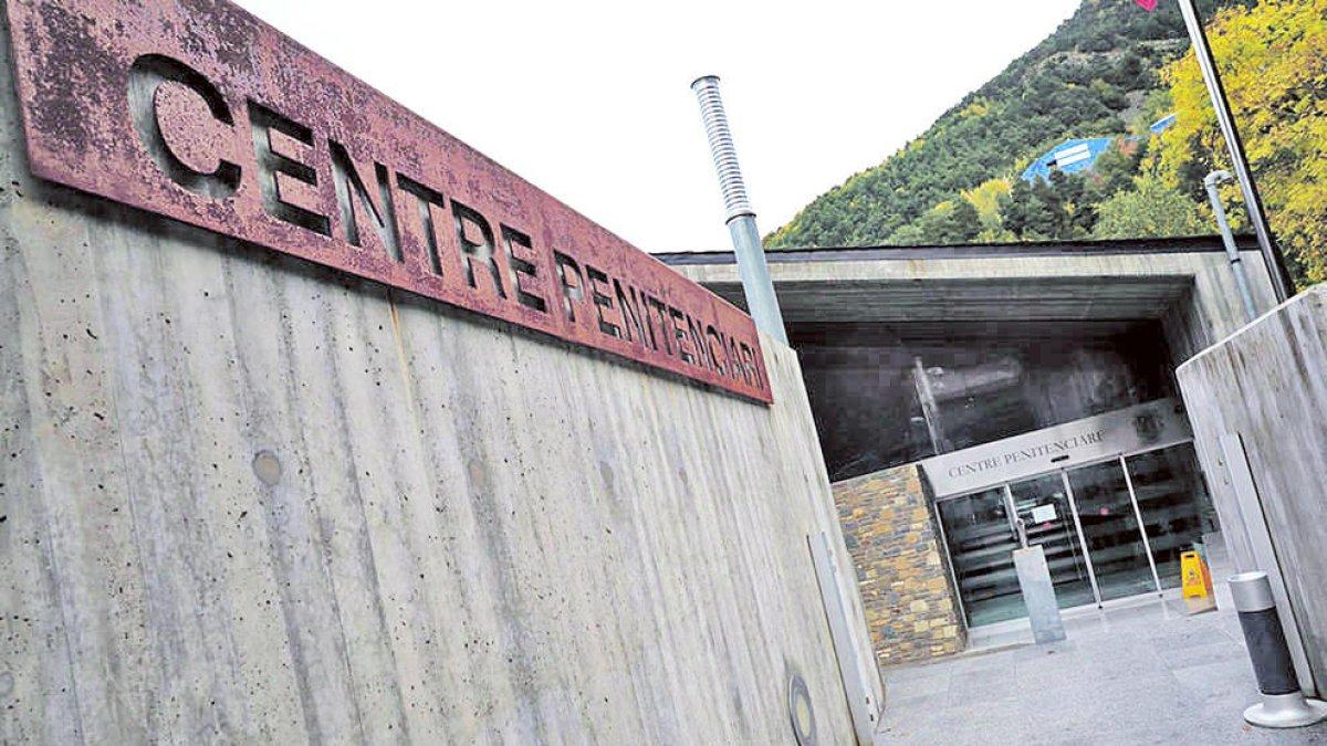 La policia deté un home de 27 anys per agredir la seva mare