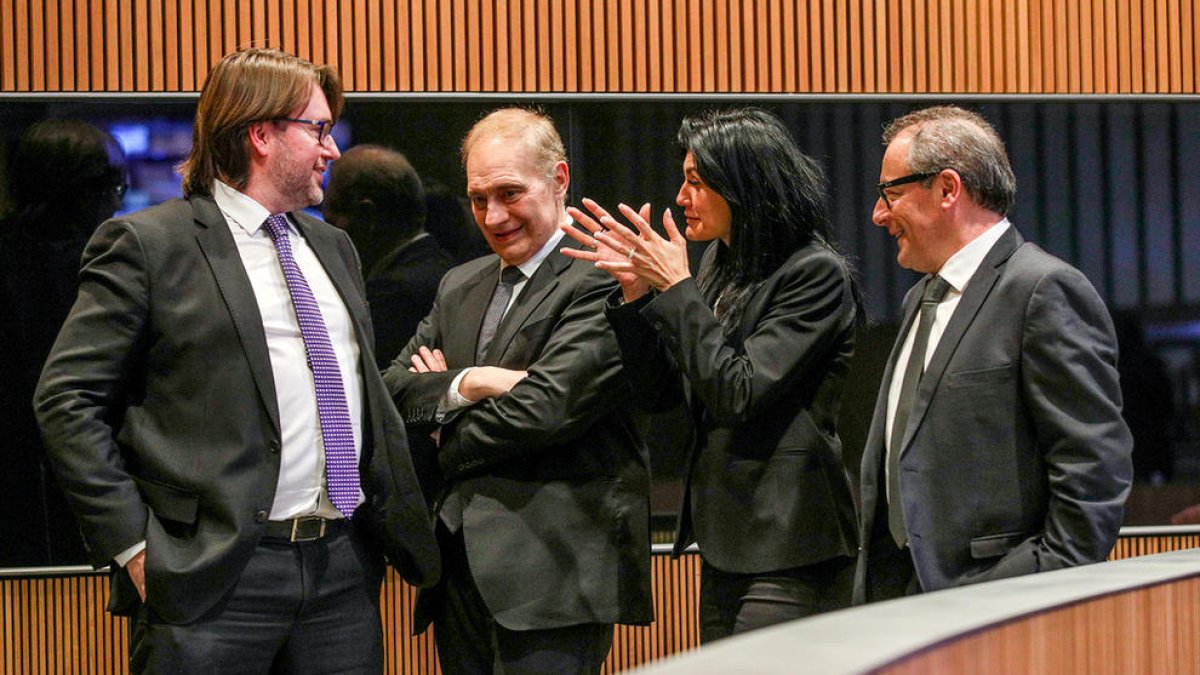 Montaner es planteja marxar de terceravia i contacta amb CC