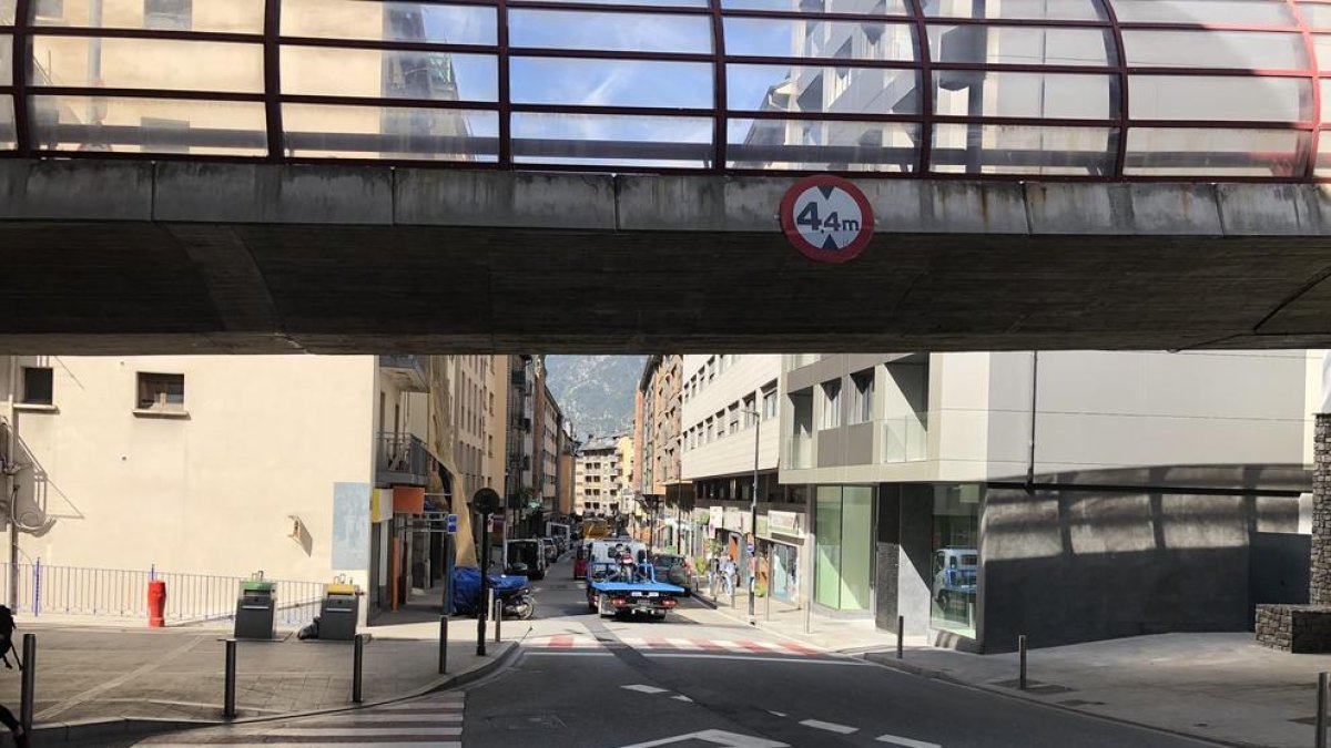 El desmuntatge d'una grua tancarà al trànsit el carrer Dr. Mitjavila