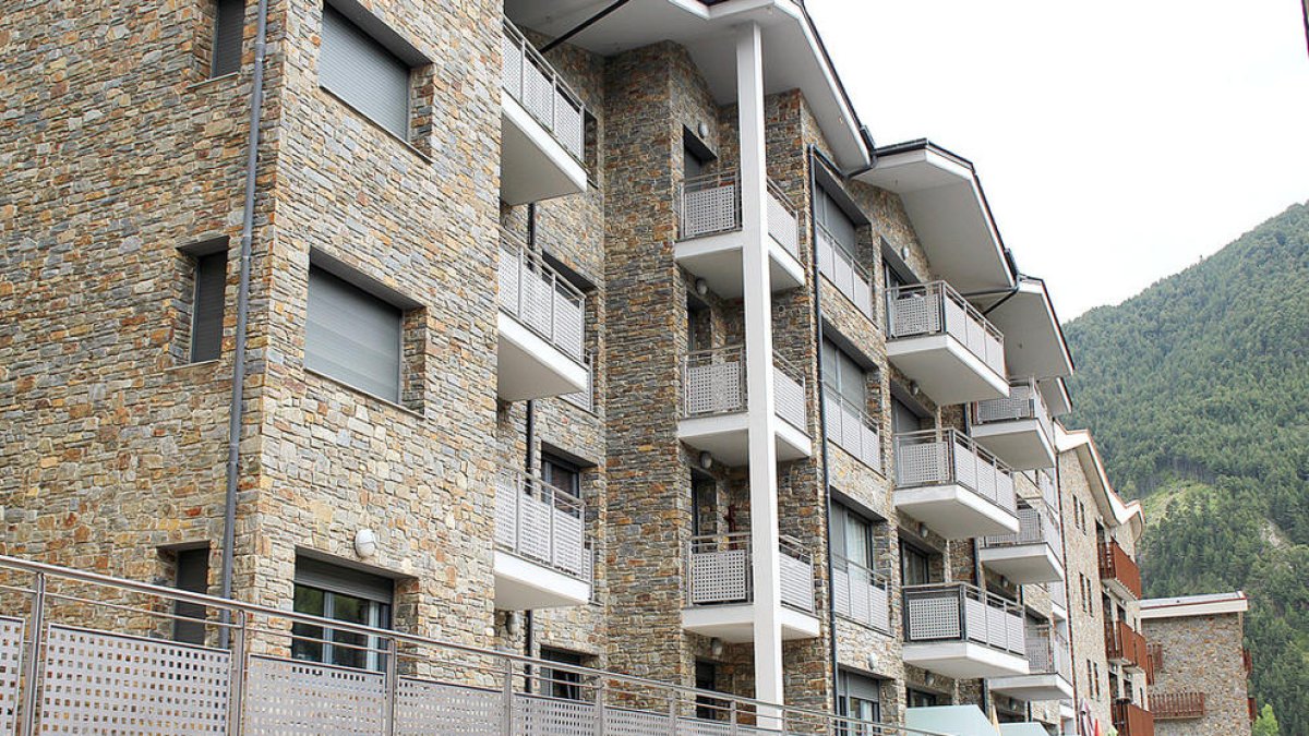 Els llogaters de l'edifici en venda poden seguir als pisos