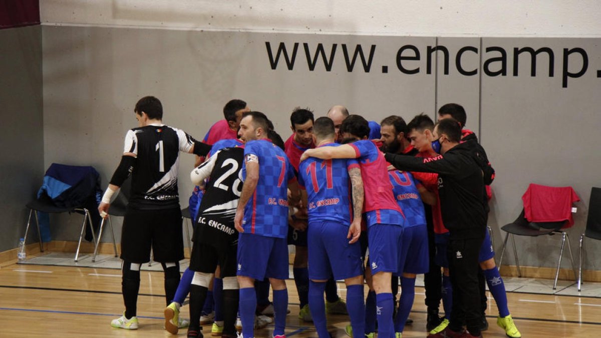 L'FC Encamp goleja l'FC Santa  Coloma i es manté com a líder (15-2)