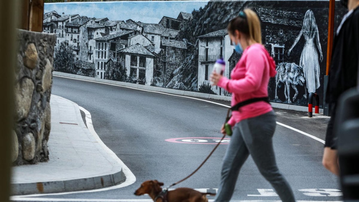 El comú inaugura el projecte artístic 'Murs que parlen'