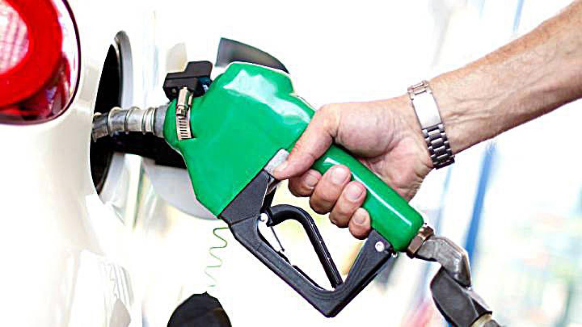 L'ACU recull 13.000 firmes contra la taxa als carburants