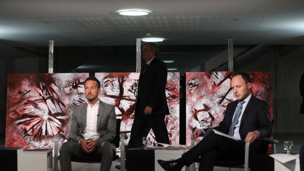 DA planteja augmentar el nombre d'avals per poder anar a les eleccions